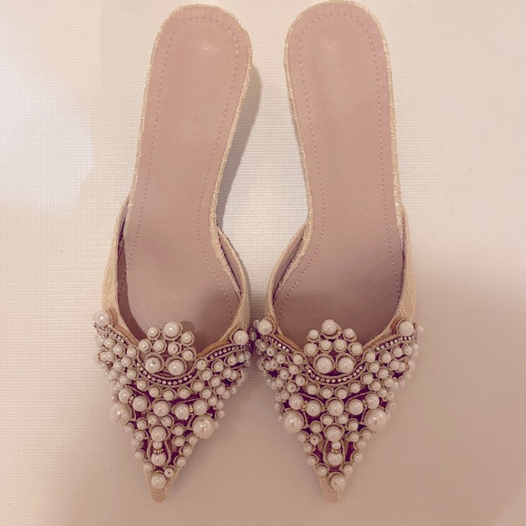 Lace and Pearl Shoes - Picture 1 of 4